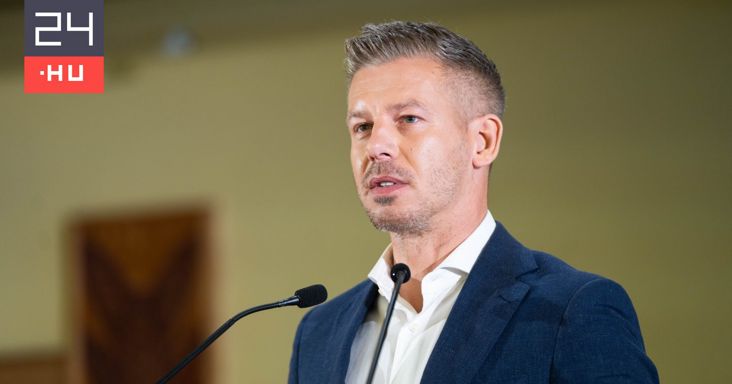 Magyar Péter: Pócs János suttyomban videózta a Parlamentbe látogató gyerekeket