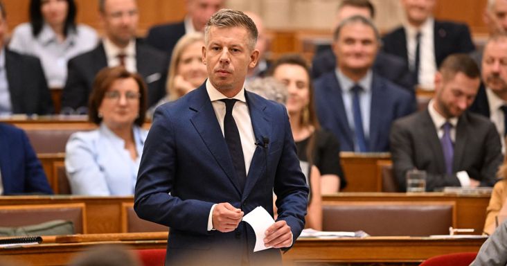 Rendkívüli bejelentést tett Magyar Péter: előállította az ügyészség Magyarország egyik leggazdagabb emberét, a Magyar Nemzeti Vagyonkezelő volt vezérét is elvitték – „Folytatjuk, köszönöm szépen!”