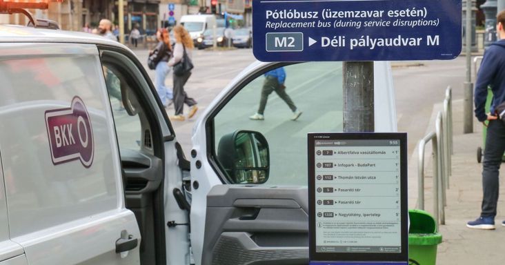 Nem mindennapi újítást vezet be a BKK – ne lepődjünk meg, ha ezt látjuk a fővárosi megállókban