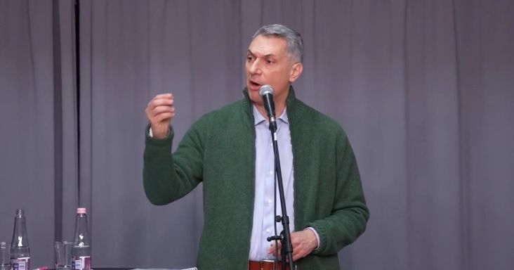 Vége: súlyos milliókra büntette Lázár Jánost a hatóság, az épületeit is bontásra ítélték