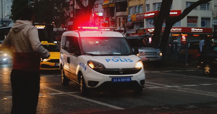 Lövöldözés Isztambul turisták által kedvelt negyedében: hárman meghaltak