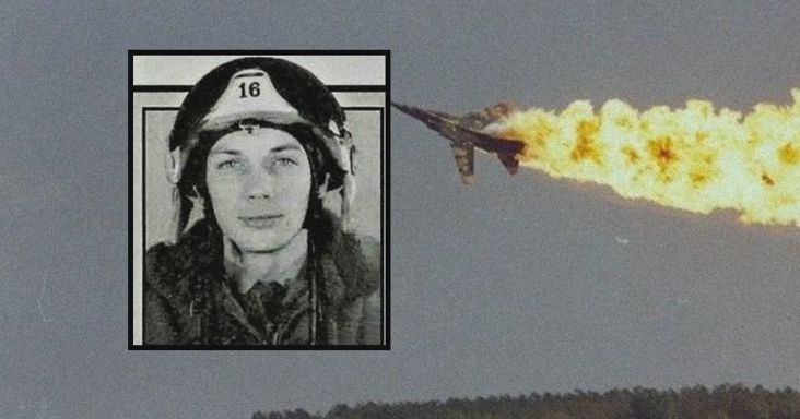 Lángolva csapódott a földbe a Magyar Honvédség repülőgépe a pápai repülőnapon