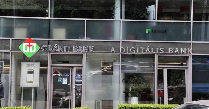Tiborczék eladták a Gránit Bank egy részét