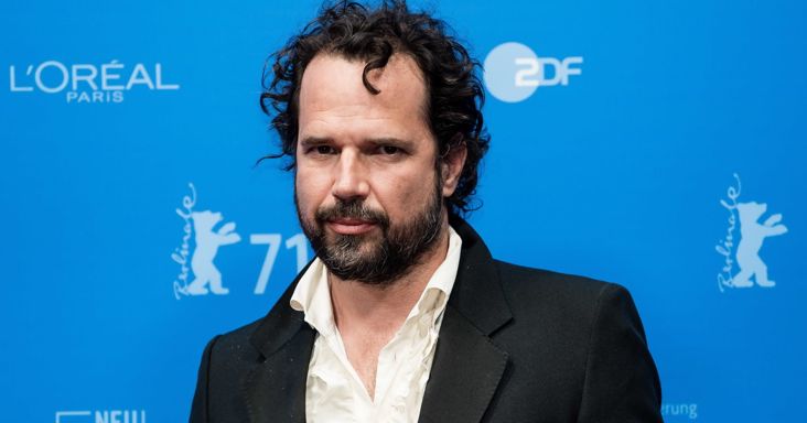 Filmbe illő fordulat: Ellopták Fliegauf Bence autóját, a rendőrségi feljelentés közben derült ki, hogy össze is törték