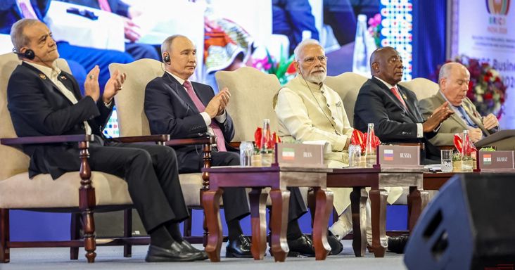 Modi a kapcsolatok elmélyítéséről egyeztetett Putyinnal, de ismét a háború lezárására kérte