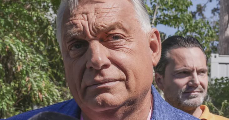 Orbán pihent, Pintér nyugdíjas, Pócs szerint a kormány lenyom döntéseket az emberek torkán – videóriport Kötcséről