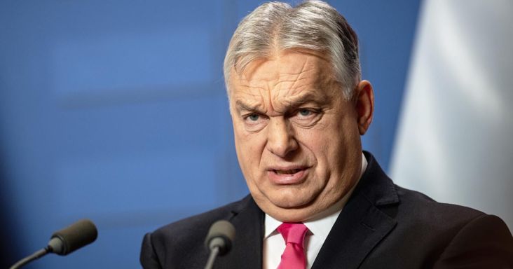 Cáfolták, de ez Orbán Viktort nem akadályozta abban, hogy terjessze a III. Károlynak küldött ajándék lovak visszaköveteléséről szóló álhírt