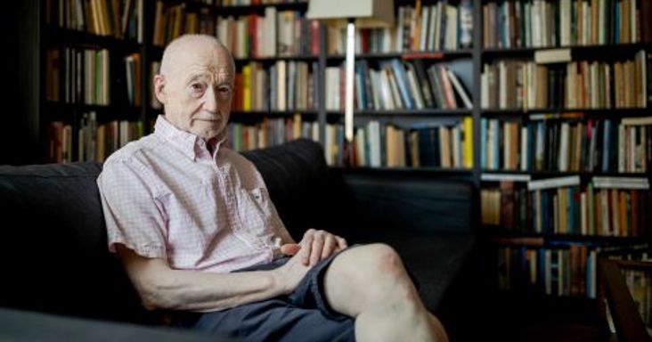 „Ezt cenzúrának hívni túlzás” – a XIII. kerületi önkormányzat nem támogatja „nemi identitásra utaló szöveg” megjelenését Nádasdy emléktábláján