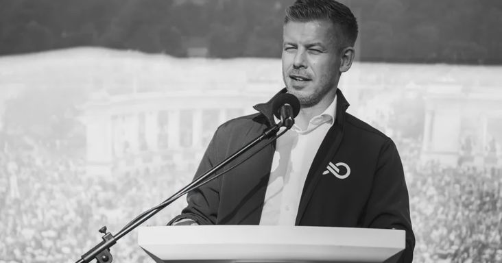 Pécsen folytatja országjárását Magyar Péter