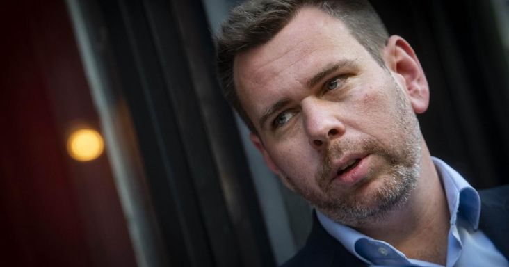 Vitézy Dávid bemutatta a bizonyítékokat, miszerint Lázár János rendelte meg az M6-os autópálya háromszorosan túlárazott üzemeltetését