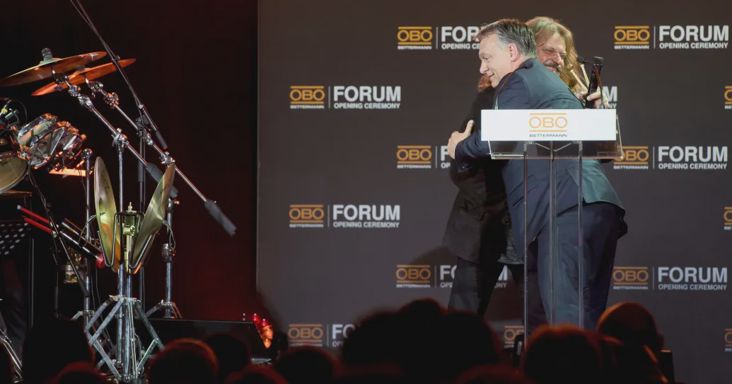 Schmidt Mária szerint Mándoki László visszaköpött Orbánra, Bayer Zsolt ócska, pitiáner sz...rjankónak nevezte a zenészt