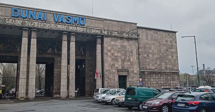 Egy hiányzó kormányhatározat miatt nem kapnak pénzt a Dunai Vasmű dolgozói a szakszervezet szerint