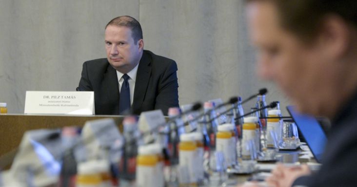 RTL: kihallgatták a volt fideszes államtitkárt, személyes adatokkal élhetett vissza