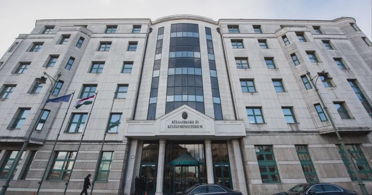 Eljött a külügytől Kubatov Gábor fia, aki főosztályvezetőként dolgozott ott