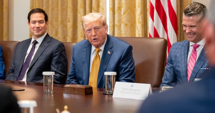 Itt van a fordulat: Trump meggondolta magát Iránnal kapcsolatban