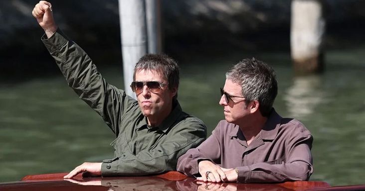 Nyolcperces ovációt kapott Velencében az Oasis-film, a Gallagher fivérek kibírták egymás mellett