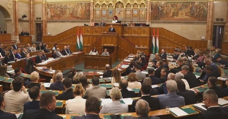 Összeszólalkozott Magyar Péter és Toroczkai László, a Fidesz nem vett részt az alkotmánybírákról szóló szavazáson