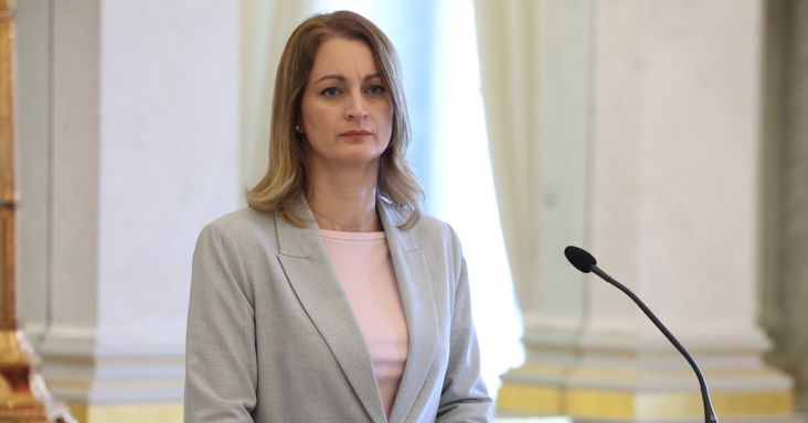 Rá sem lehet ismerni Forsthoffer Ágnesre: a reptérről üzent a házelnök – videó