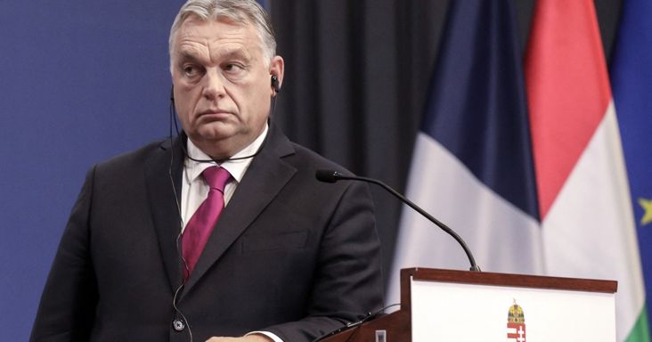 Csak most derült ki, Orbán Viktor dolgozószobájában megsérült egy értékes szőnyeg