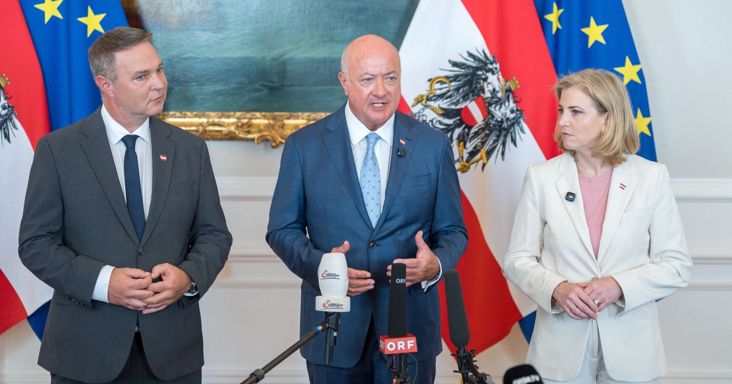 Egyre nagyobb nyomás alatt az osztrák kormány