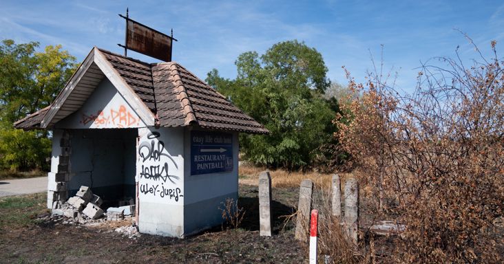 „Nem fizetnek bérleti díjat, a biztonsági őr nem enged be az ingatlanba” – százmilliót követel Köves Slomóéktól egy vállalkozó, aki szerint pisztolyt fogtak rá