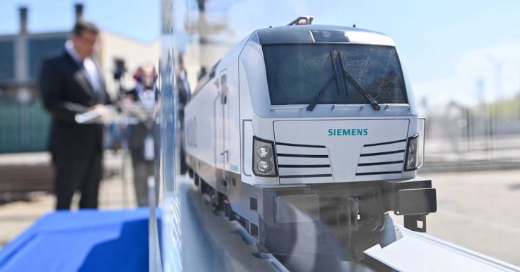 Újraindulnak a tárgyalások a Siemens mozdonyok beszerzéséről, miután a MÁV elszabotálta Lázár döntését