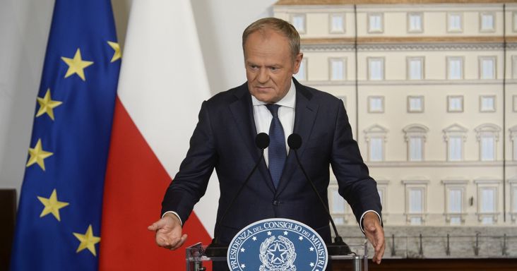 Egy határátkelő elleni akciót kellett elhárítani éjszaka Donald Tusk szerint: orosz veszélyre figyelmeztetett a V4-csúcson
