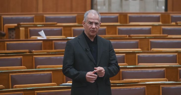 Felülbírálták Kósa Lajosék utónévtörléseit Tarr minisztériumában, új szabályozást készítenek az elbírálásról