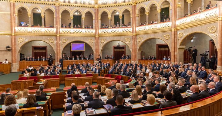 Együtt hallgat a Tisza és a Fidesz a pótköltségvetésről