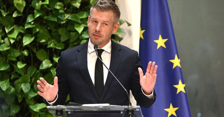 Magyar Péter Pozsonyból jelentkezett: a V4-ek is támogatják Brüsszellel szemben – "Nincs rendben, hogy napi egymillió eurót fizetünk a határvédelemért"