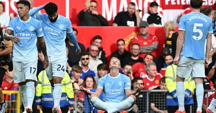Angliában tetőzik a manchesteri focibotrány: eltiltották a vak VAR-bírókat