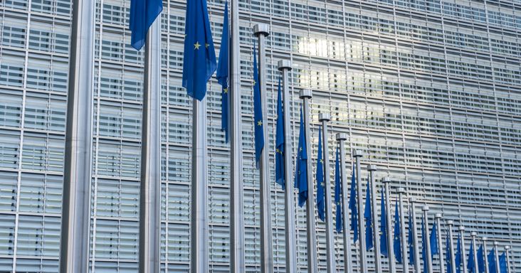 Kiterjesztik az új környezetvédelmi adót: a mosógépek és az autóalkatrészek is megdrágulhatnak az EU-ban