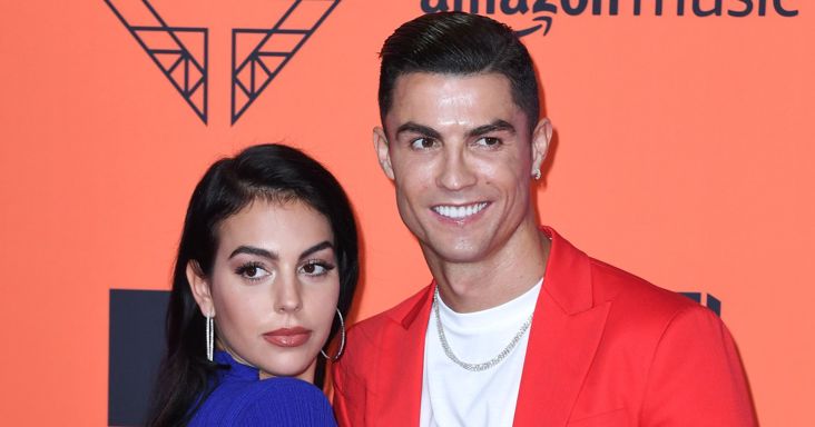 Merész dekoltázs: kihívó ruhában jelent meg Cristiano Ronaldo felesége