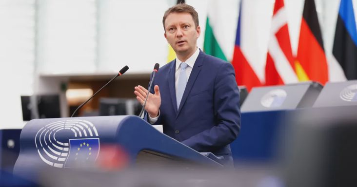 Mureșan: Hiba lenne csökkenteni az EU forrásait, hogy Bezos, Musk és Zuckerberg szabadon hozzáférhessen az uniós piachoz