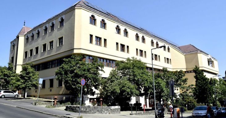 Egy konyhai beszerzés ügyében tartottak házkutatást az onkológiai intézetben